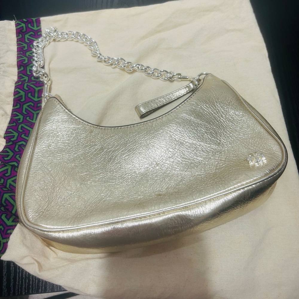 Gold Tory Burch Women's Bag priced to sale! Authentic 💯. Like new W/O tags